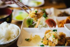品数たくさんのランチがほっこりオイシイ喫茶店「花時計」